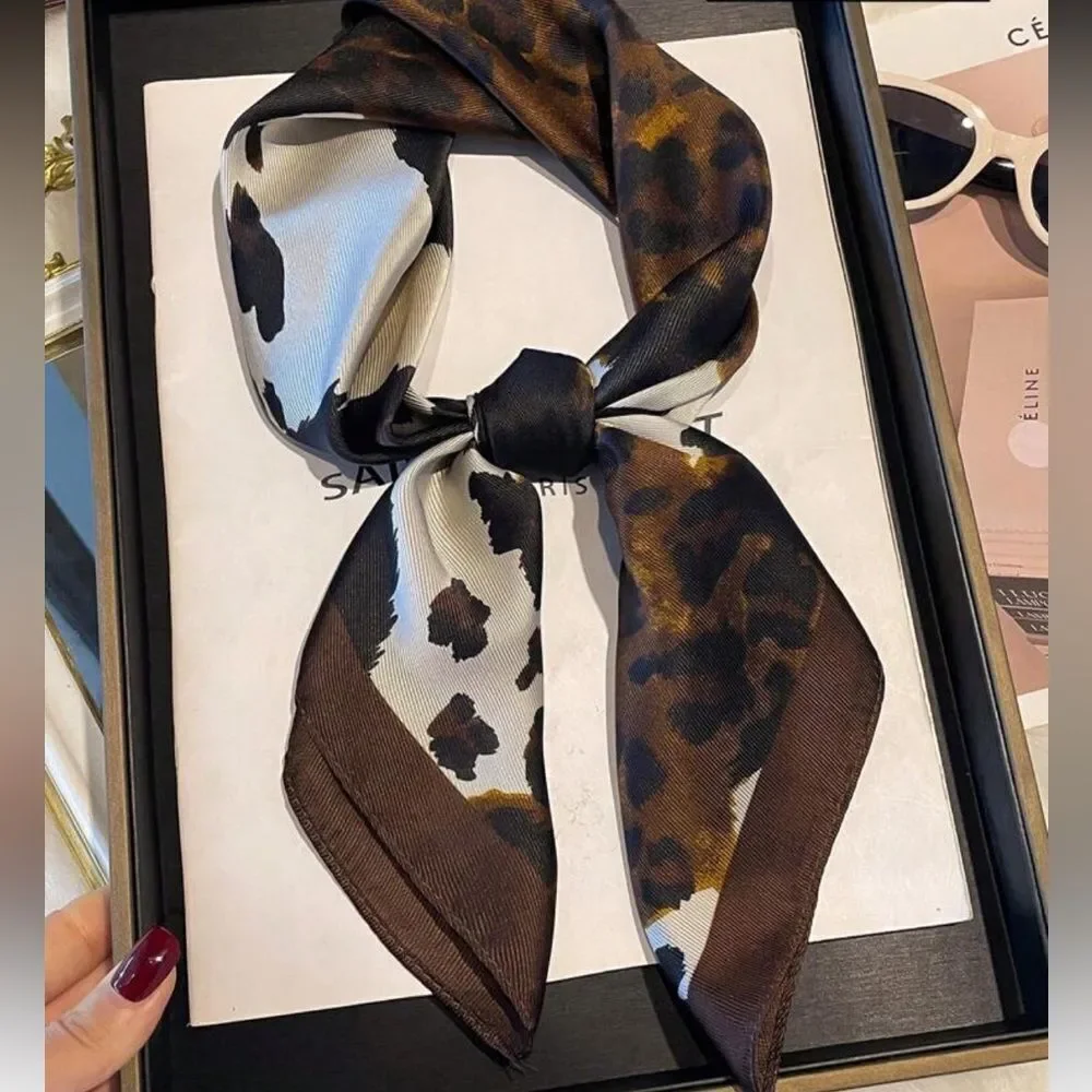 Elegant Leopard Print Scarf N1110